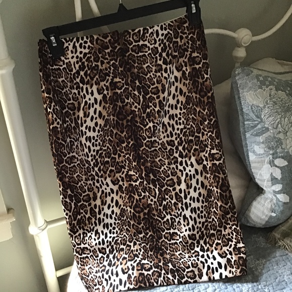 WHBM size 2 animal print pencil skirt in cream bla - Picture 6 of 7